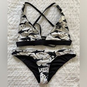 RIP CURL -Single Fin Halter Bikini Top with matching bottoms.